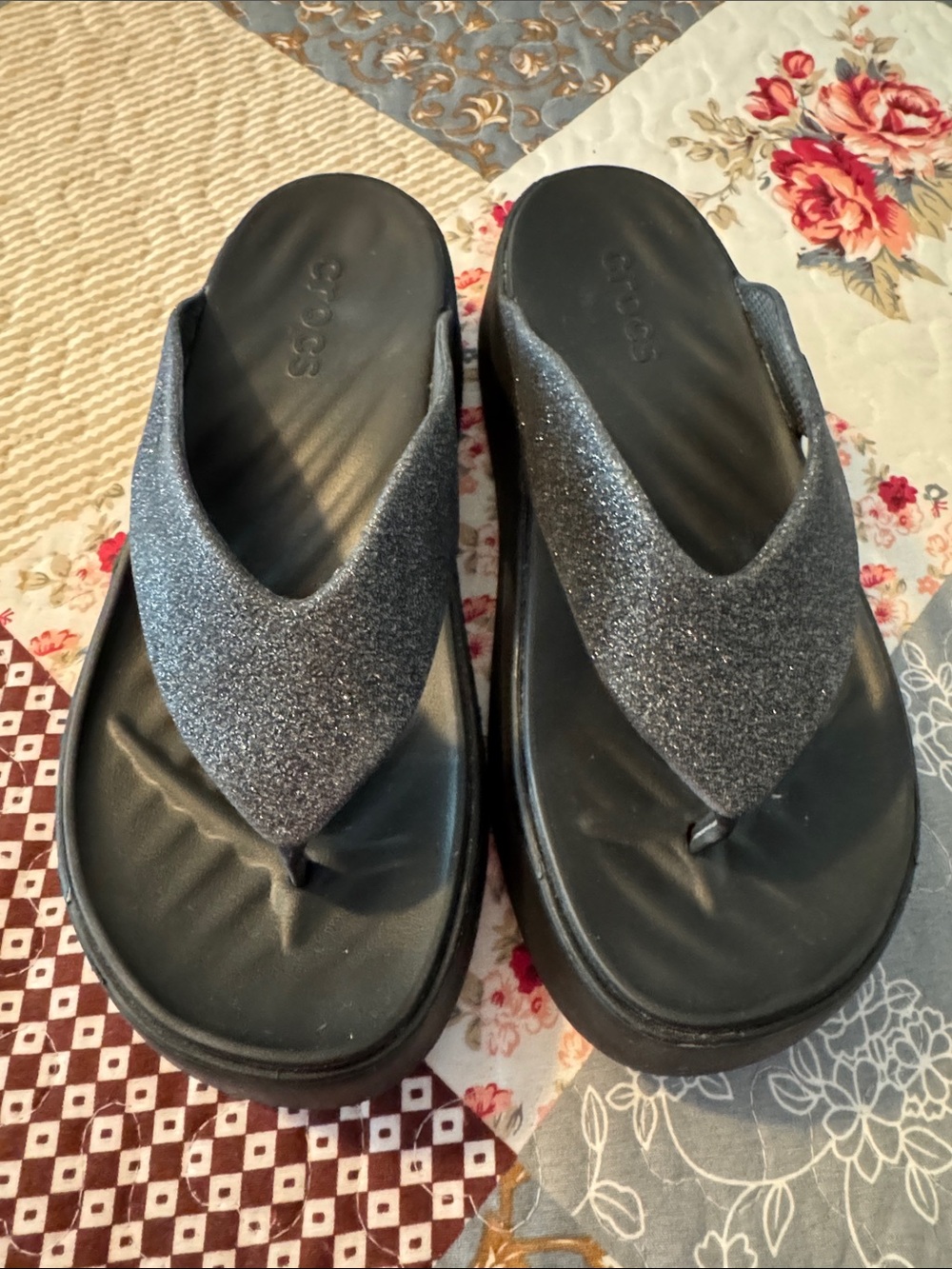 CROCS Women's Glitter Thong Sandals in Sparkling Gunmetal